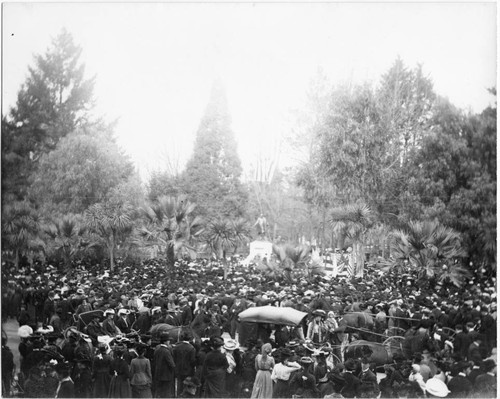 1903 St James Park, McKinley Monument