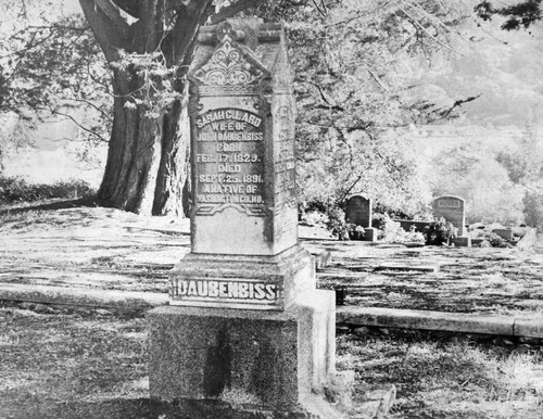 Tombstone of Sarah Lard Daubenbiss