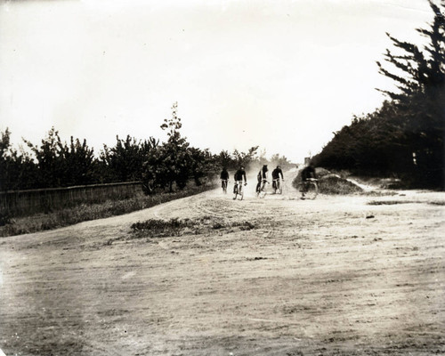 1900, Sunnyvale, Butcher's corner, Bicycle racers