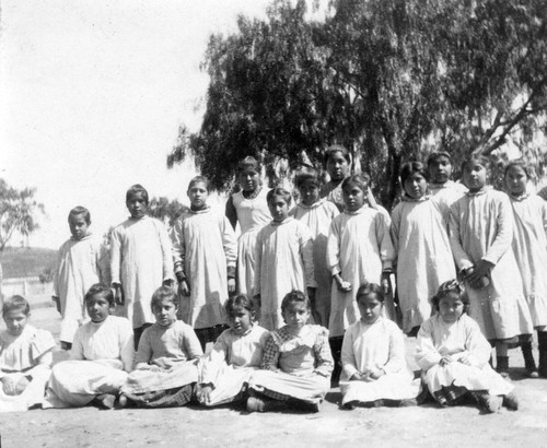 1900 Native American girls in San Diego