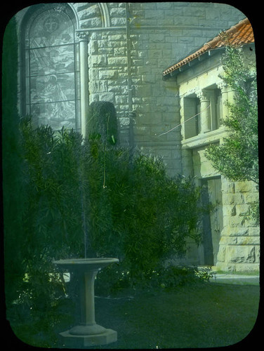 1930 Barbara Jordan Memorial Bird Fountain