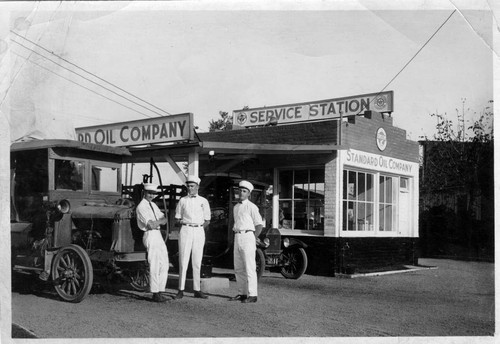 1920 Gilroy gasoline station