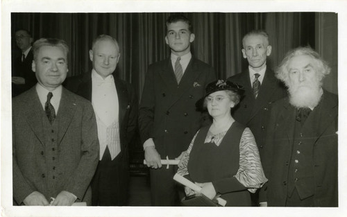 1943 Edith Daley with five men