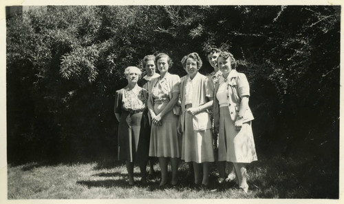 1940, Six library staff posing outside