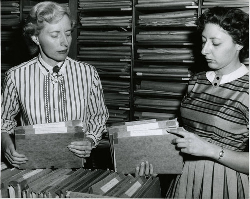 1951, Old Post Office building, Peggy McDaniel and Shirley Gano