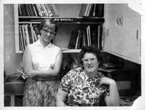 1963, Willow Glen Library Branch, Lynn Vermillion and Evelyn Patty