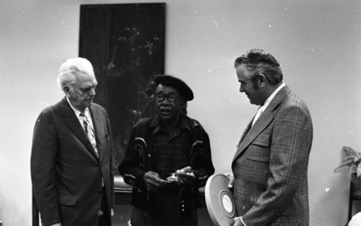 Blues musician Jesse Fuller speaking with KPIX general manager Al Constant (left) and former museum director John Peetz during concert at the Oakland Museum