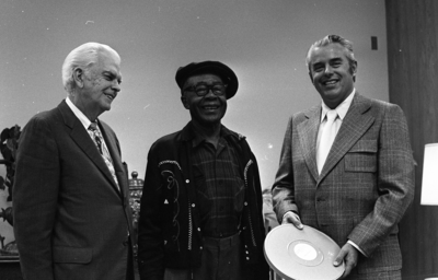 Blues musician Jesse Fuller standing with KPIX general manager Al Constant (left) and former museum director John Peetz during concert at the Oakland Museum