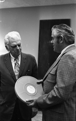 KPIX general manager Al Constant (left) and former museum director John Peetz speaking at Jesse Fuller concert at the Oakland Museum