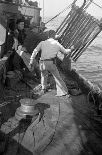 Bottom dredger aboard R/V Scripps