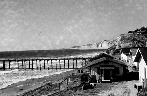 Scripps Institution of Oceanography waterfront cottages and pier