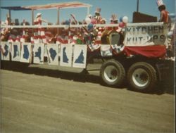 Kitchen Kut-Ups Bicentennial Parade float, Petaluma, California, July 4, 1976