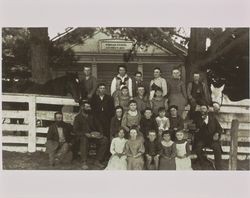 Class photo of Dunham Elementary School on Roblar Road, Petaluma, California