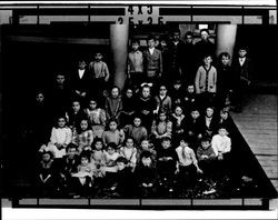 1905 Petaluma, California elementary school class