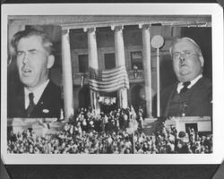 Rally on the courthouse steps for presidential candidate Henry Wallace