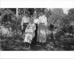 Neil/Medley family photograph, Petaluma, California, about 1921