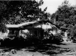 Left side view of the Arthur B. Smith & Mary Libby House located at 4818 Kiern Court, Santa Rosa, California, July 11, 1989