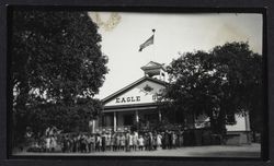 Children lined up outside Eagle School, Penngrove, California, 1910?