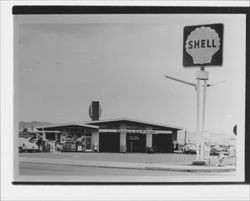 Lloyd Roberts Shell, Petaluma, California, about 1962