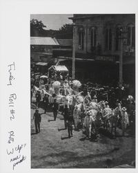 Queen's float in a Healdsburg parade