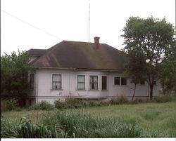 Neunfeldt house at 674 Sunnyslope Road, Petaluma, California, Apr. 8, 2004