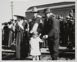 Seeing men off to France in World War I