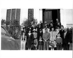 Marian Boyer and William H. Hinson wedding party, Petaluma, California, 1941