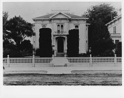 Metzger House at 535 B Street, Santa Rosa, California, about 1905