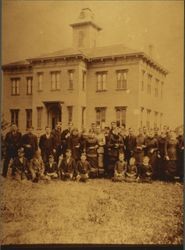 Group of students standing in front of the Healdsburg Institute