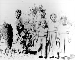 John Baile with four children, Geyserville, California, 1930