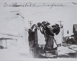 Excelsior Club returns from its picnic at the beach, Sonoma County, California, 1915