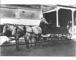 Vegetable wagon in front of the Wardrobe