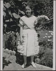 Thelma Lois Callison holding a bouquet of flowers, photographed in the 1920s