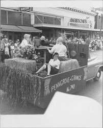 Float of the Penngrove Grange no. 740 in the Fourth of July parade, Petaluma, California, 1955