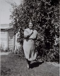 Unidentified guest at the Volkerts and Evans wedding, Petaluma, California, September 1, 1940