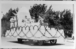 Float containing a large egg, women and sailors, Petaluma, California, about 1925