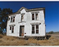 Haystack House before it burned down, Petaluma Boulevard South, Petaluma, California, August 29, 2004