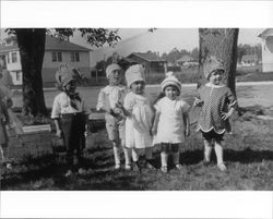 Lincoln "Neil" Medley and four unidentified children at a birthday party, Petaluma, California, about 1923