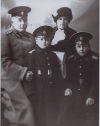 Portrait of the Moschensky family, about 1908