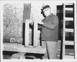 R.S. Coon shingles at the Old Adobe , Petaluma, California, Jan. 20, 1955