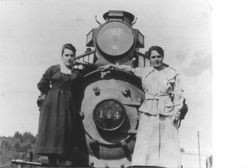 Mabel Alberigi Dinucci and Dosola Paladini Bartolomei on Engine 144