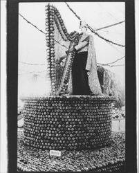 Harpist made of apples at the Gravenstein Apple Show, Sebastopol, California, about 1912