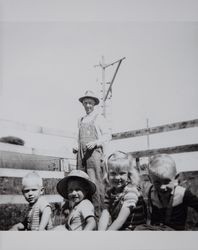 Arthur Bradford Evans and his grandchildren in Petaluma, California, about 1948