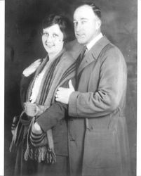 Portrait of Mattie Price Bryan and Bill Bryan about 1917