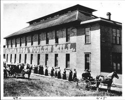 Women lined up outside Santa Rosa Woolen Mill, Santa Rosa, California, about 1892