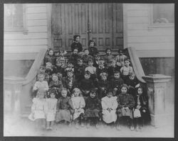 Second grade class of Sebastopol Grammar School, 1905