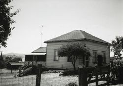 Farm house located at 195 Cinnabar Avenue, Petaluma, California, May 27, 1997