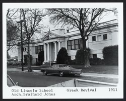 Front view of the Petaluma City Schools administration building