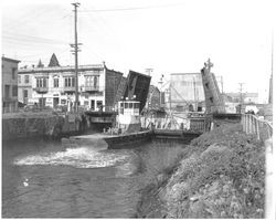 Towboat "Tehama" bringing barge of grain through Washington Street bridge