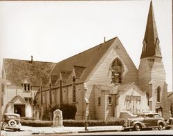 Baptist Church in Santa Rosa built of one redwood log